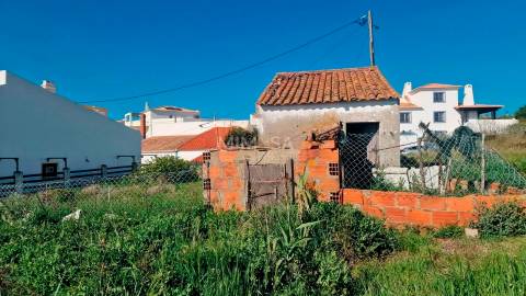 Moradia T4 para restauro na Costa Vicentina-Carrapateira, Algarve