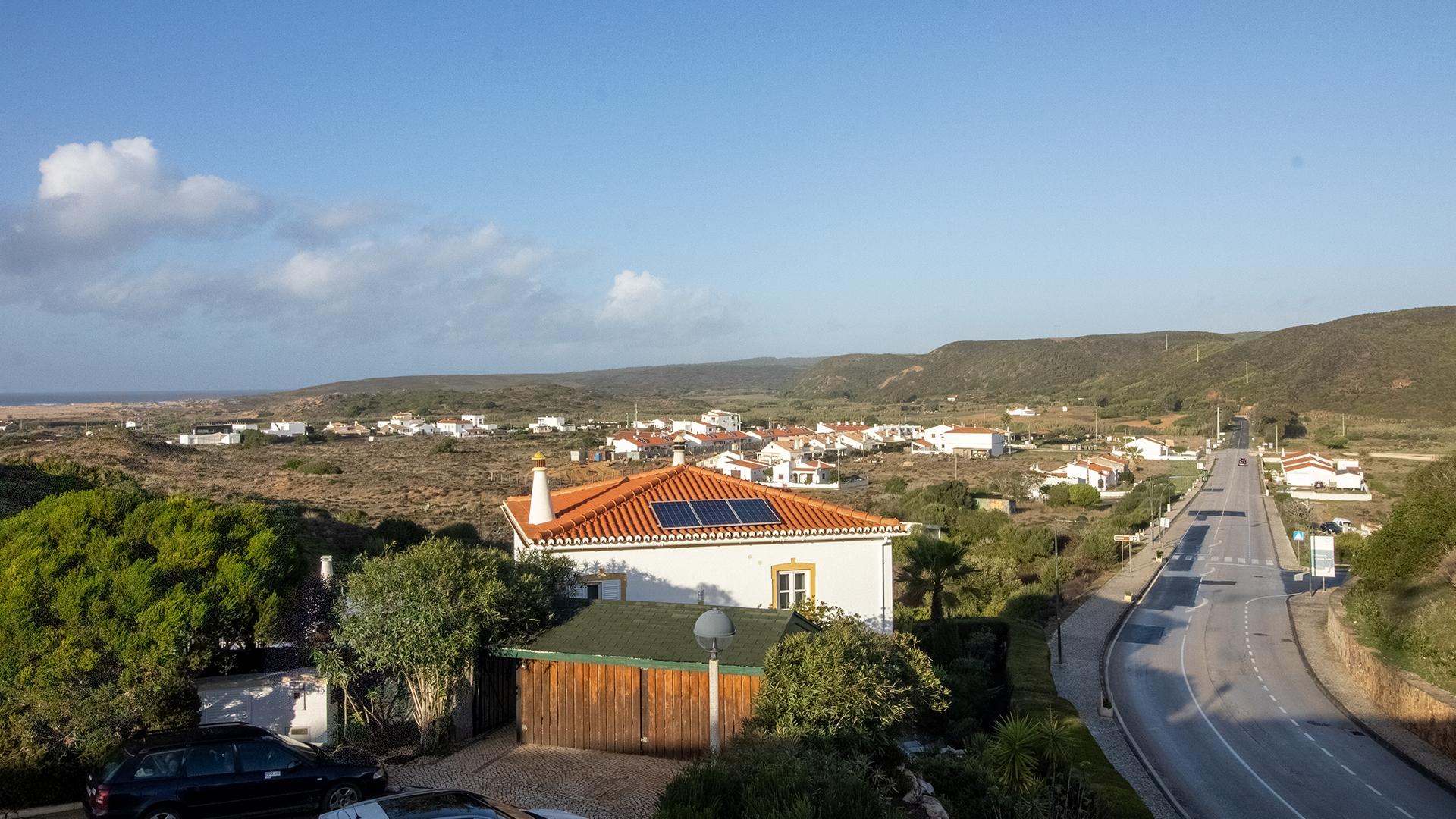 Moradia T4 para restauro na Costa Vicentina-Carrapateira, Algarve