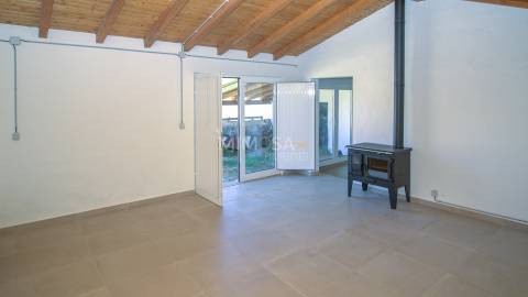 Refúgio Rural com 1 Hectare a 10 Minutos de Lagos