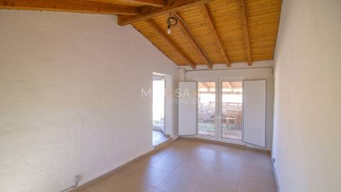 Refúgio Rural com 1 Hectare a 10 Minutos de Lagos