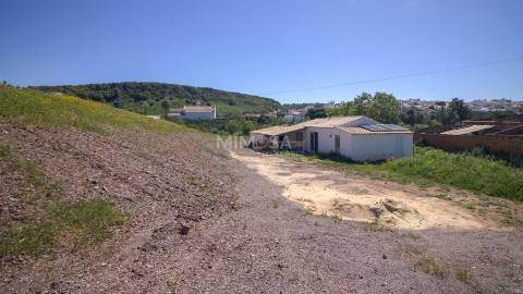 Refúgio Rural com 1 Hectare a 10 Minutos de Lagos