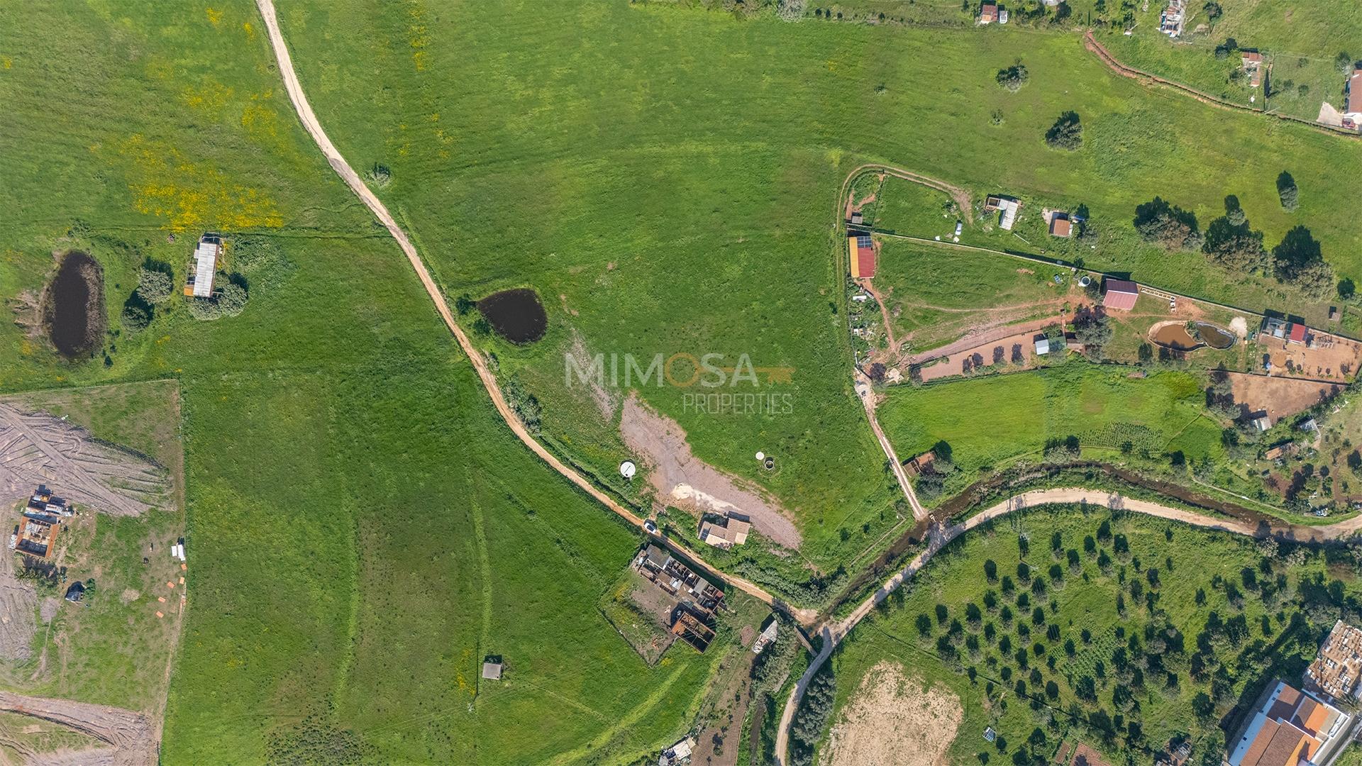 Refúgio Rural com 1 Hectare a 10 Minutos de Lagos