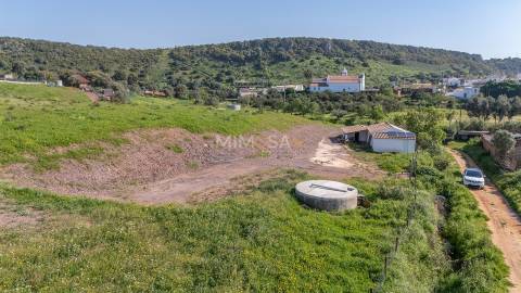Refúgio Rural com 1 Hectare a 10 Minutos de Lagos