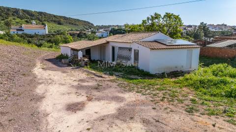 Refúgio Rural com 1 Hectare a 10 Minutos de Lagos