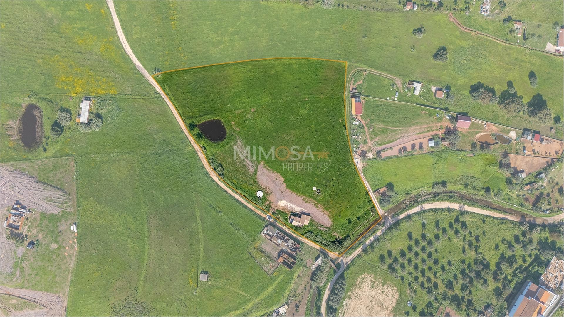 Refúgio Rural com 1 Hectare a 10 Minutos de Lagos