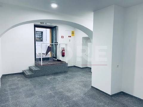 Loja  Arrendamento em Évora (São Mamede, Sé, São Pedro e Santo Antão),Évora