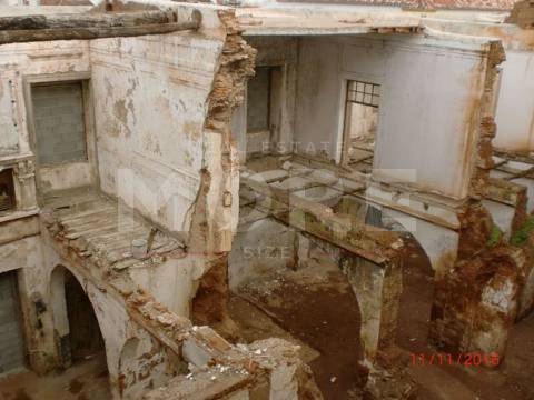 Palácio no Centro de Vila Viçosa