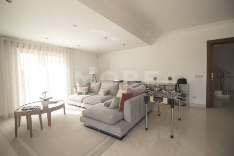 Moradia T5 independente de Gaveto - Caldas da Rainha