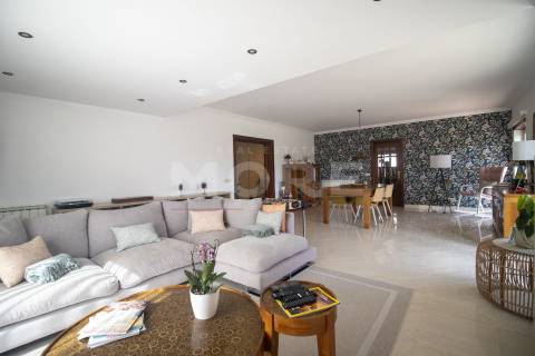 Moradia T5 independente de Gaveto - Caldas da Rainha