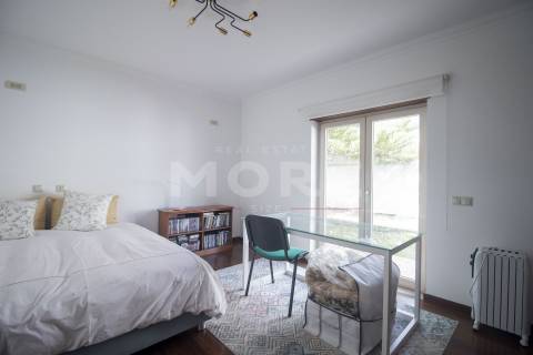 Moradia T5 independente de Gaveto - Caldas da Rainha