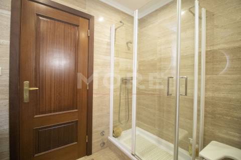 Moradia T5 independente de Gaveto - Caldas da Rainha