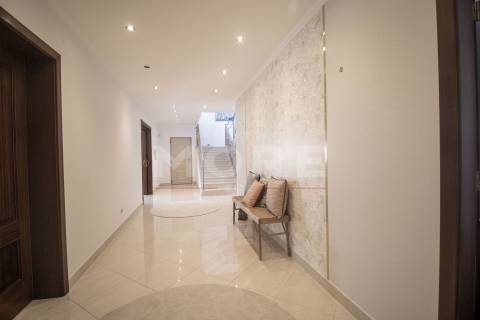 Moradia T5 independente de Gaveto - Caldas da Rainha