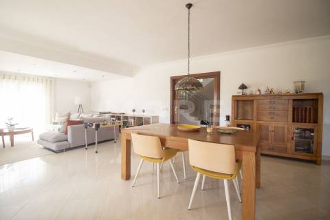 Moradia T5 independente de Gaveto - Caldas da Rainha