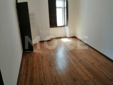 Prédio uso misto - Portalegre