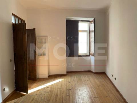 Prédio uso misto - Portalegre