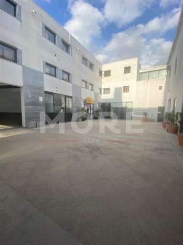 Espaço comercial no Centro Histórico de Évora, junto ao Teatro Garcia de Resende.