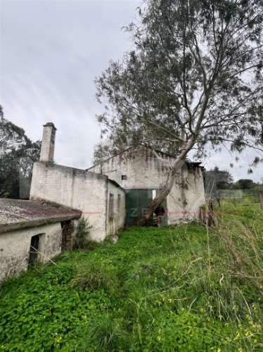 Lote terreno com moradia para recuperar - Arraiolos