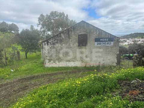 Lote terreno com moradia para recuperar - Arraiolos