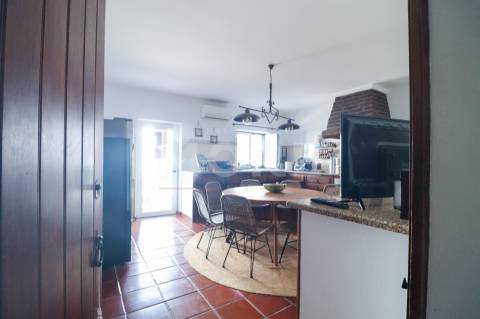 Moradia Unifamiliar T4 com Quintal e Garagem no Centro das Alcáçovas