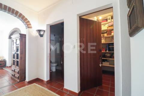Moradia Unifamiliar T4 com Quintal e Garagem no Centro das Alcáçovas