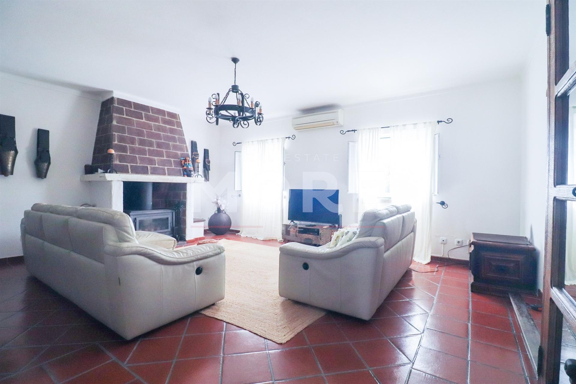 Moradia T4 com quintal e garagem - Viana do Alentejo