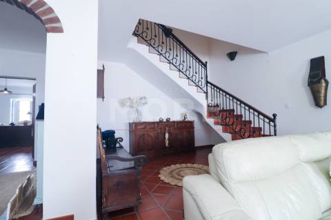 Moradia Unifamiliar T4 com Quintal e Garagem no Centro das Alcáçovas