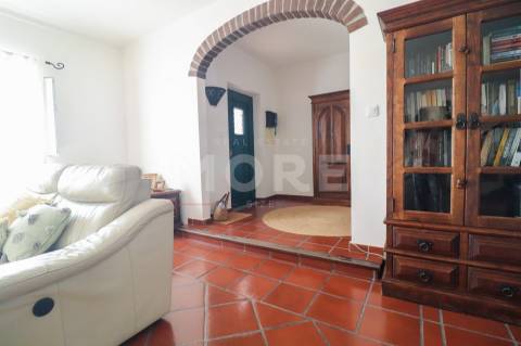 Moradia Unifamiliar T4 com Quintal e Garagem no Centro das Alcáçovas