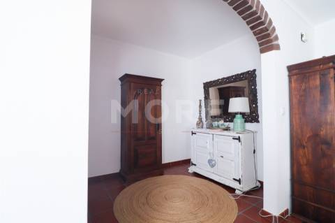 Moradia Unifamiliar T4 com Quintal e Garagem no Centro das Alcáçovas