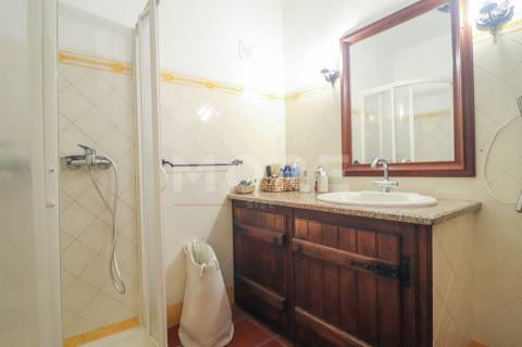 Moradia Unifamiliar T4 com Quintal e Garagem no Centro das Alcáçovas