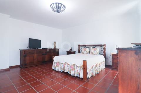 Moradia Unifamiliar T4 com Quintal e Garagem no Centro das Alcáçovas