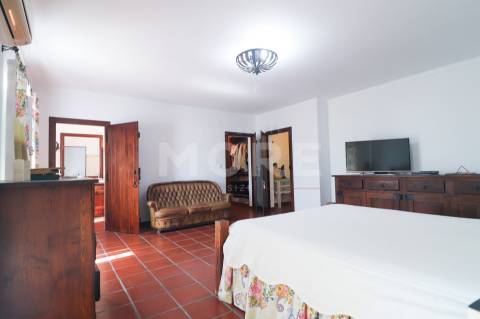 Moradia Unifamiliar T4 com Quintal e Garagem no Centro das Alcáçovas