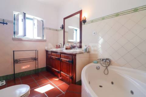 Moradia Unifamiliar T4 com Quintal e Garagem no Centro das Alcáçovas