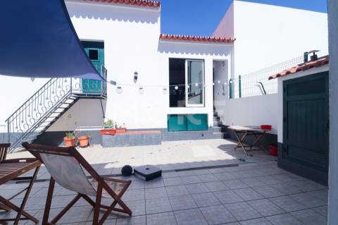 Moradia Unifamiliar T4 com Quintal e Garagem no Centro das Alcáçovas