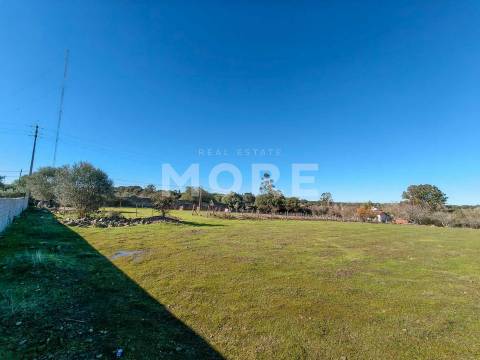 Terreno com 9500 m² – Évora