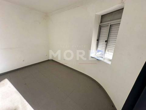 Loja em Vendas Novas - Excelente Localização