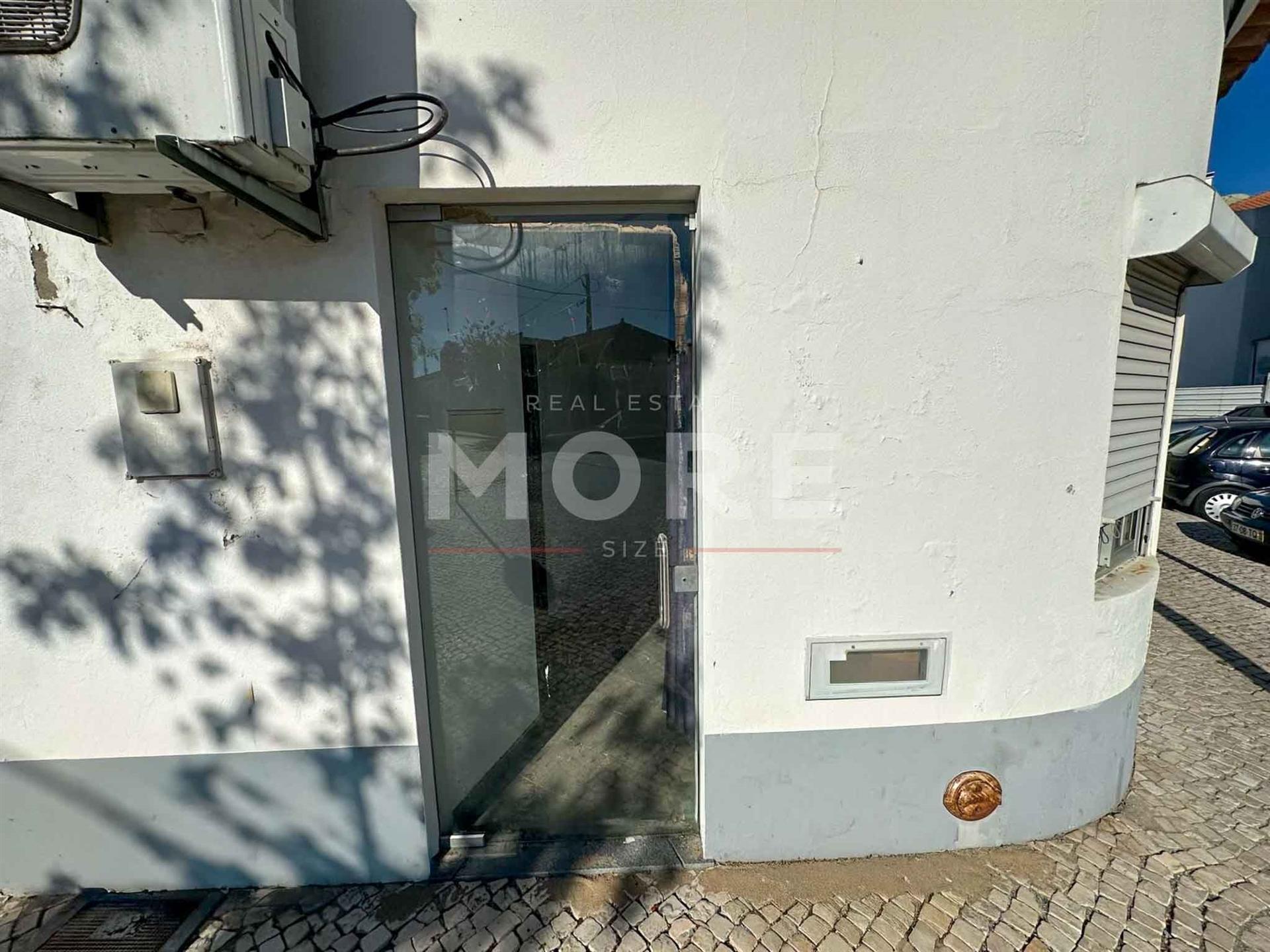 Loja em Vendas Novas - Excelente Localização