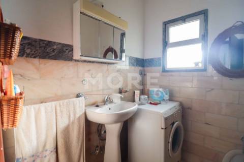 Moradia T4 com garagem e Terreno no Centro de Rio de Moinhos