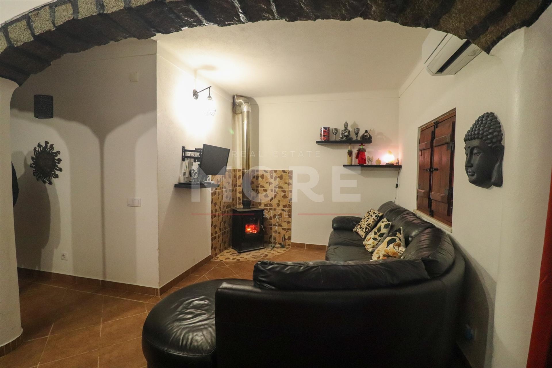 Moradia T3 Térrea Totalmente Remodelada