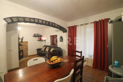 Moradia T3 Térrea Totalmente Remodelada