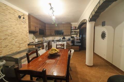 Moradia T3 Térrea Totalmente Remodelada