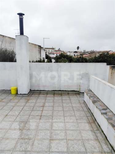 Moradia T3 Térrea Totalmente Remodelada