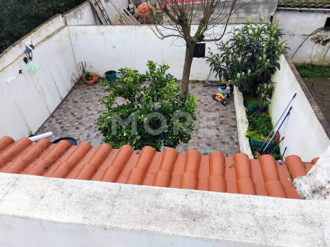 Moradia T3 Térrea Totalmente Remodelada