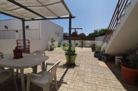 Moradia com quintal e garagem- Bairro do Bacelo - Évora