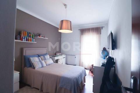 Moradia com quintal e garagem- Bairro do Bacelo - Évora