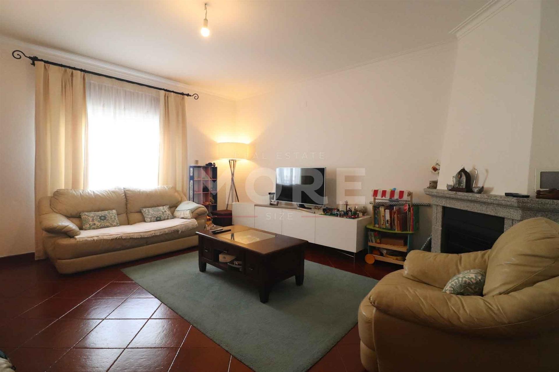 Moradia com quintal e garagem- Bairro do Bacelo - Évora