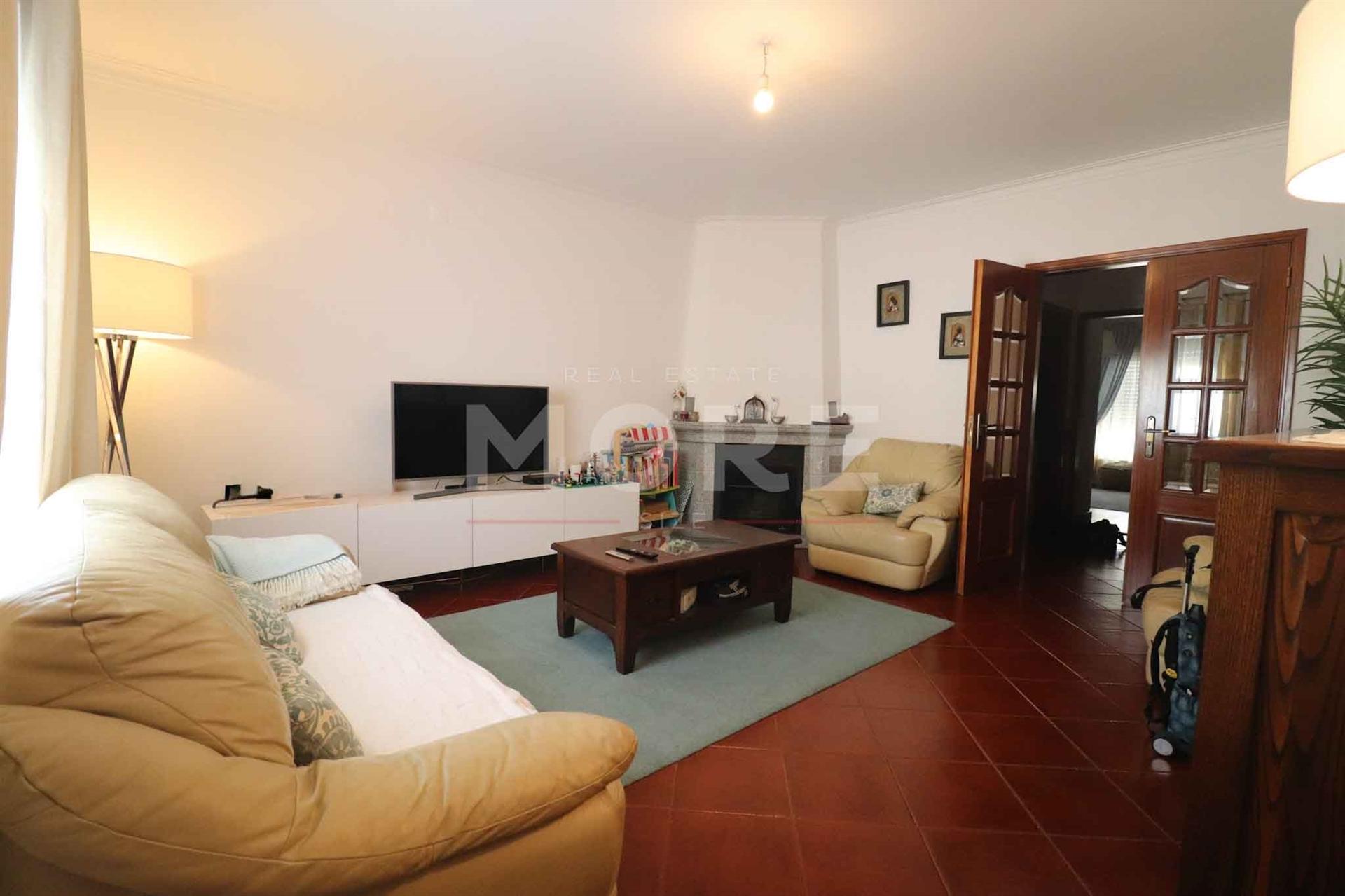 Moradia com quintal e garagem- Bairro do Bacelo - Évora