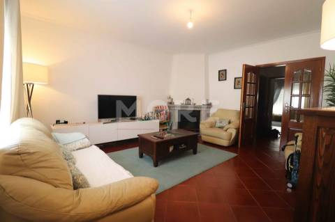 Moradia com quintal e garagem- Bairro do Bacelo - Évora