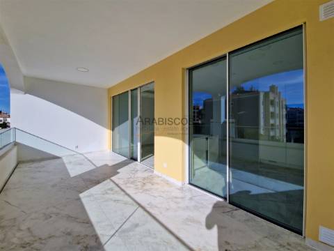 Apartamentos T3 - Varandas com 46 m2 - Piscina - Ar Condicionado - Piso Radiante - Lagos - Algarve