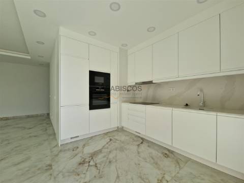 Apartamentos T3 - Varandas com 46 m2 - Piscina - Ar Condicionado - Piso Radiante - Lagos - Algarve