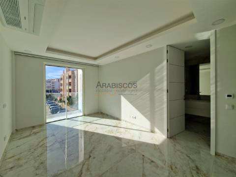 Apartamentos T3 - Varandas com 46 m2 - Piscina - Ar Condicionado - Piso Radiante - Lagos - Algarve